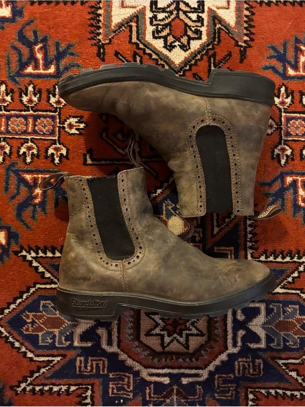 Blundstone Distressed Brown Chelsea-Style Ankle Booties